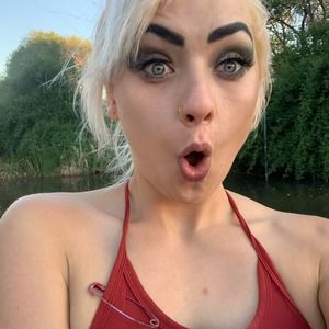 Meet your Posher, Cassandra